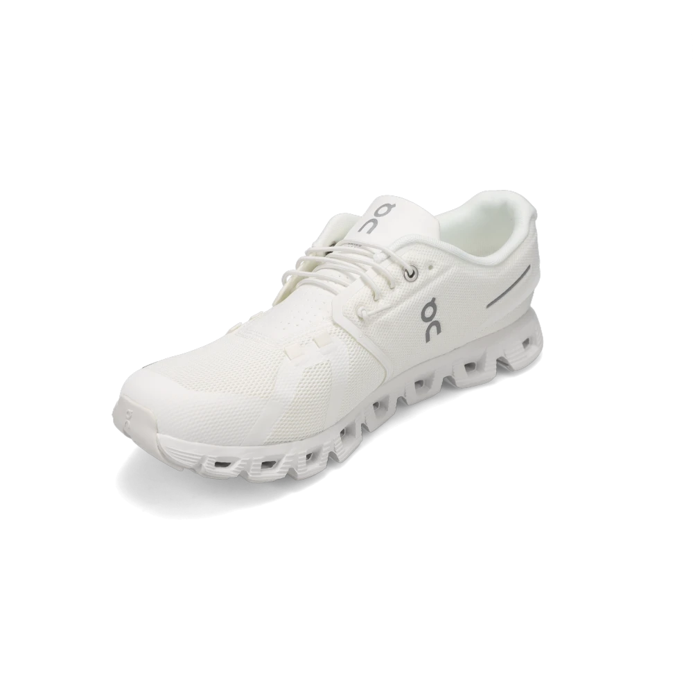 シエルホワイト On Cloudeclipse “Alloy White” available in store at Mandarin
